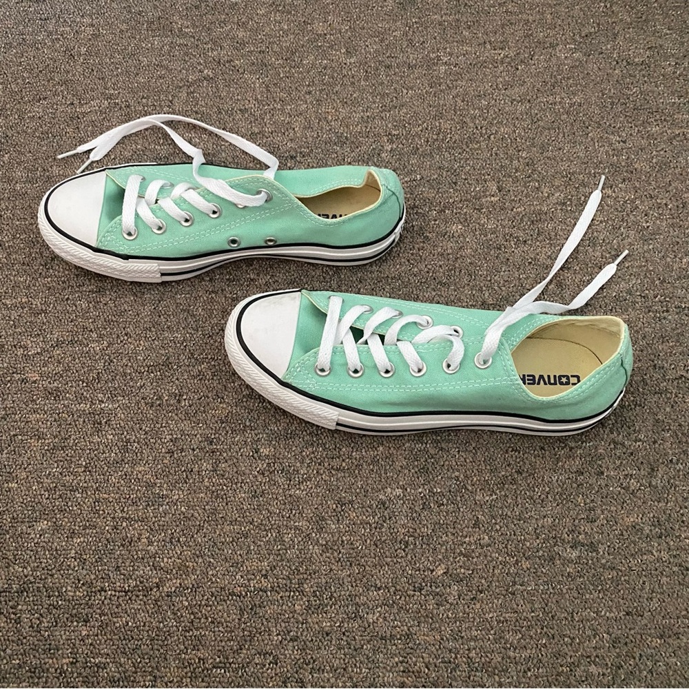 Converse Low Top Sneakers - size 8 women’s - Picture 2 of 5